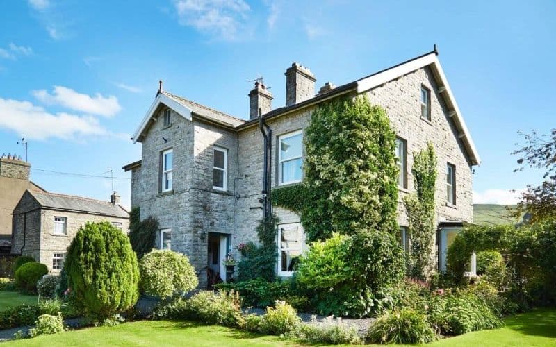 Immaculate Luxury B&B in Hawes with Stunning Views and Strong Bookings