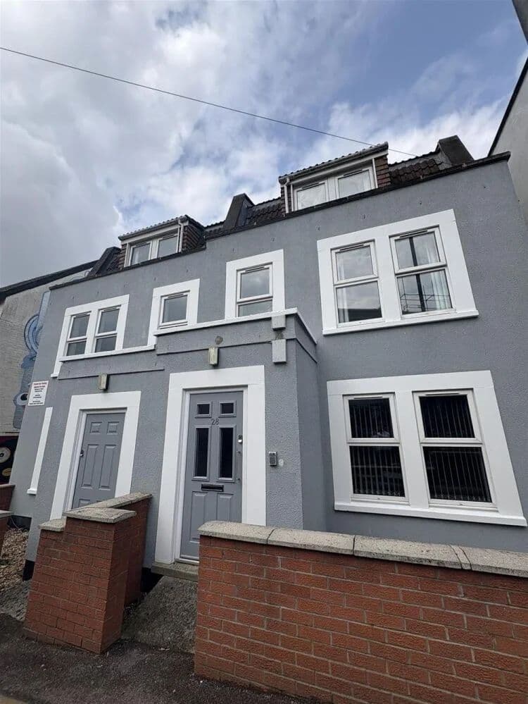 13-Bedroom Former Guest House in Bristol Ideal for Care Use or Residential Redevelopment photo 1