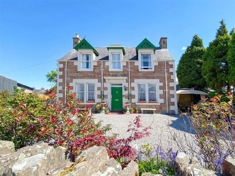 Charming 7-Bedroom Bed and Breakfast with Log Cabin in Inverness, Scottish Highlands photo 1