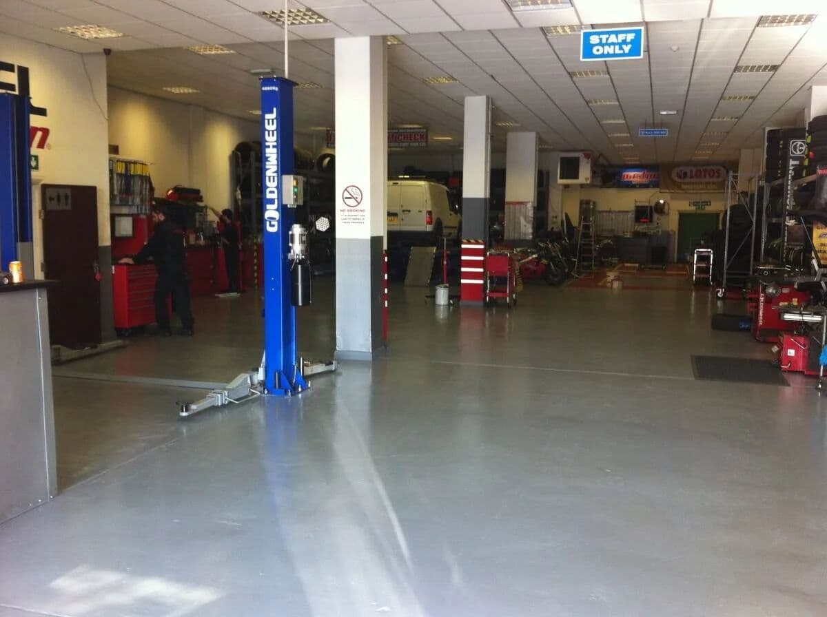 Established MOT, Tyre & Repair Garage - Park Royal's Busy Main Road photo 1
